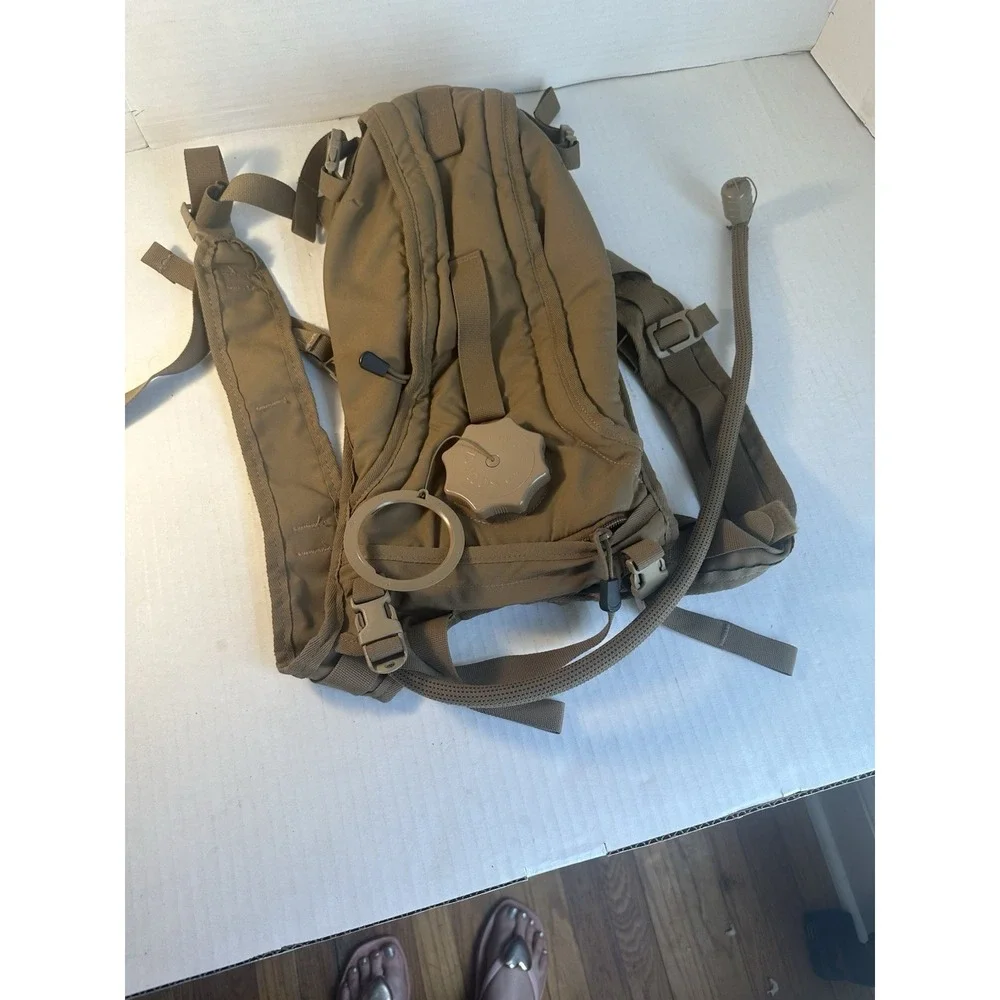 Vagabond Systems USMC Tactical 3L Hydration Pack Coyote Brown Adjustable